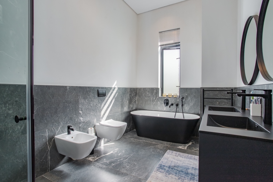 5 Bedroom Property for Sale in Val De Vie Estate Western Cape